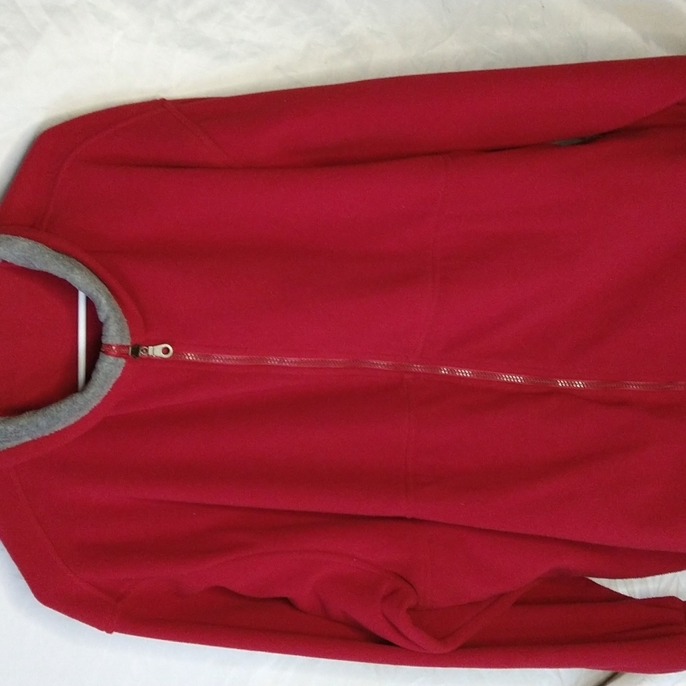 𝅺BASIC Editions XL Red Zip Sweater